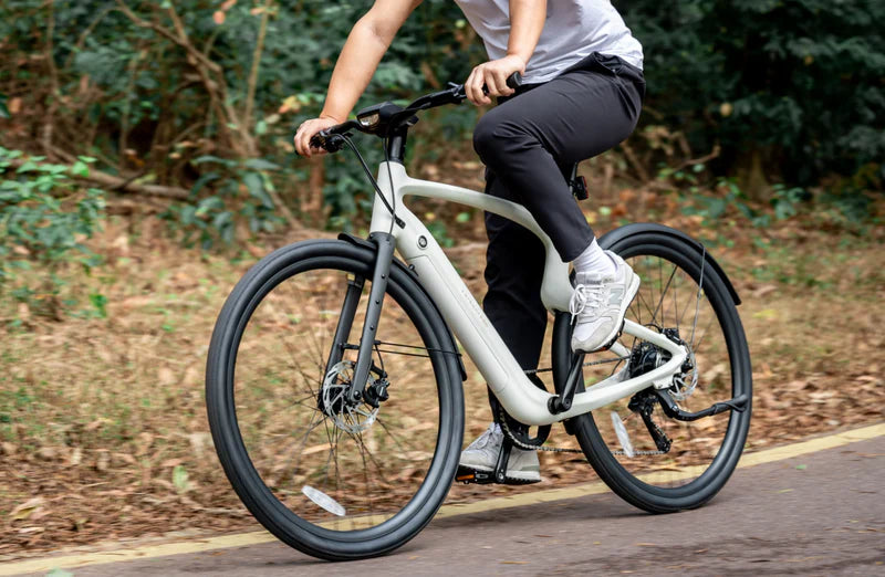 (138 € Zusatzartikel enthalten)Urtopia Carbon 1 Pro EBike – 10-Gang, Smartbar mit Sprachsteuerung, GPS, App & IoT