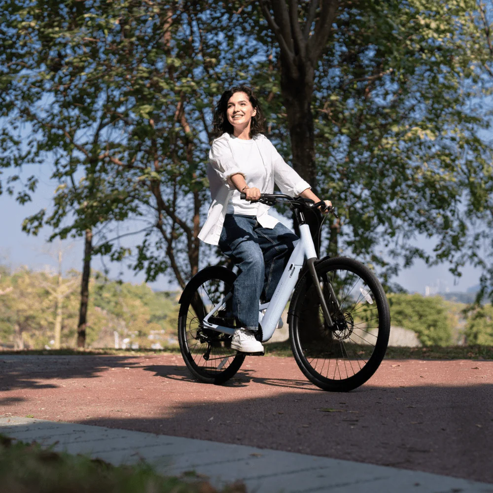 <tc>Urtopia</tc> <tc>Carbon 1</tc> Step-Thru: la bicicleta eléctrica de carbono inteligente para una movilidad cómoda.